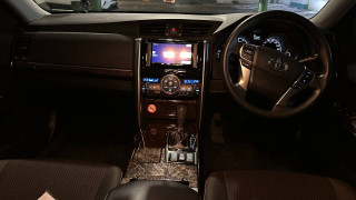 TOYOTA MARK X 2019