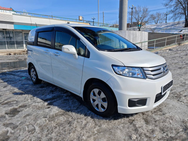 Honda Freed Spike 2014