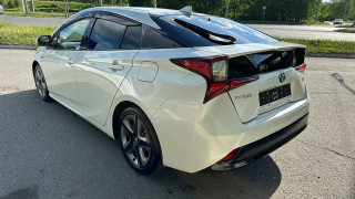 TOYOTA PRIUS 2019