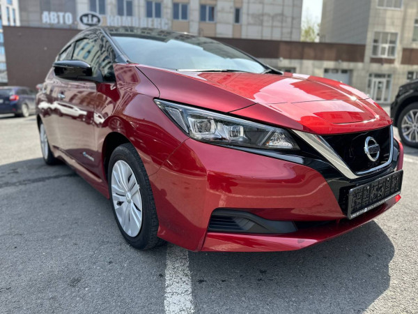 NISSAN LEAF ZE1 2018