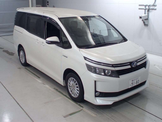 Toyota Voxy 2016